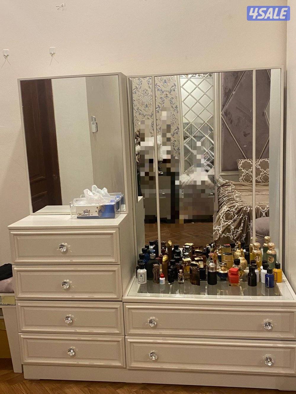 للبيع غرفة نوم كبيرة ونضيفة0