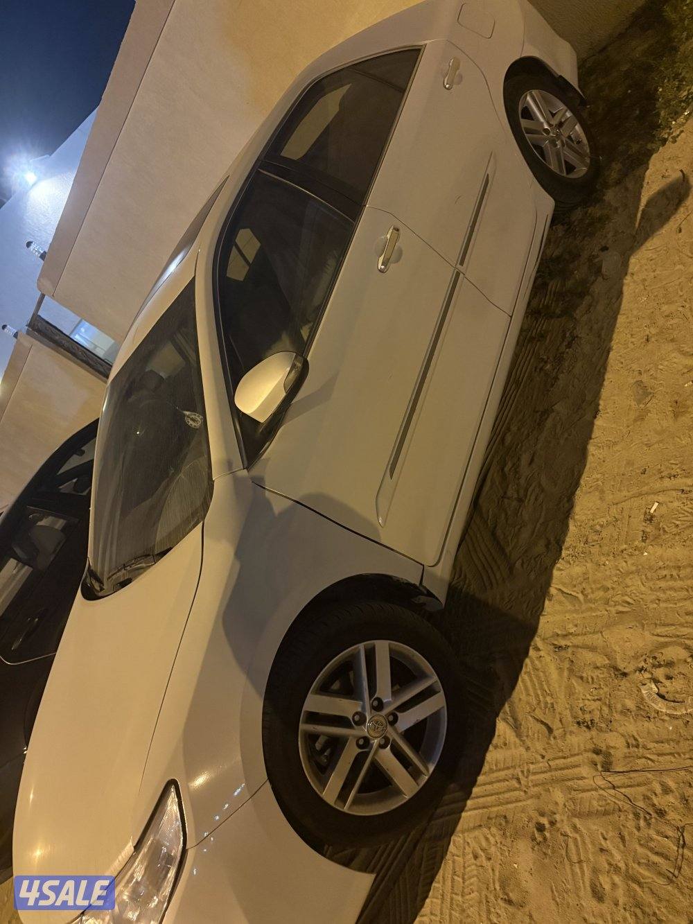 كامري موديل 2015 ماشي 318 الف  فل اوبشن الفحص موجود لايدق الا الصامل2