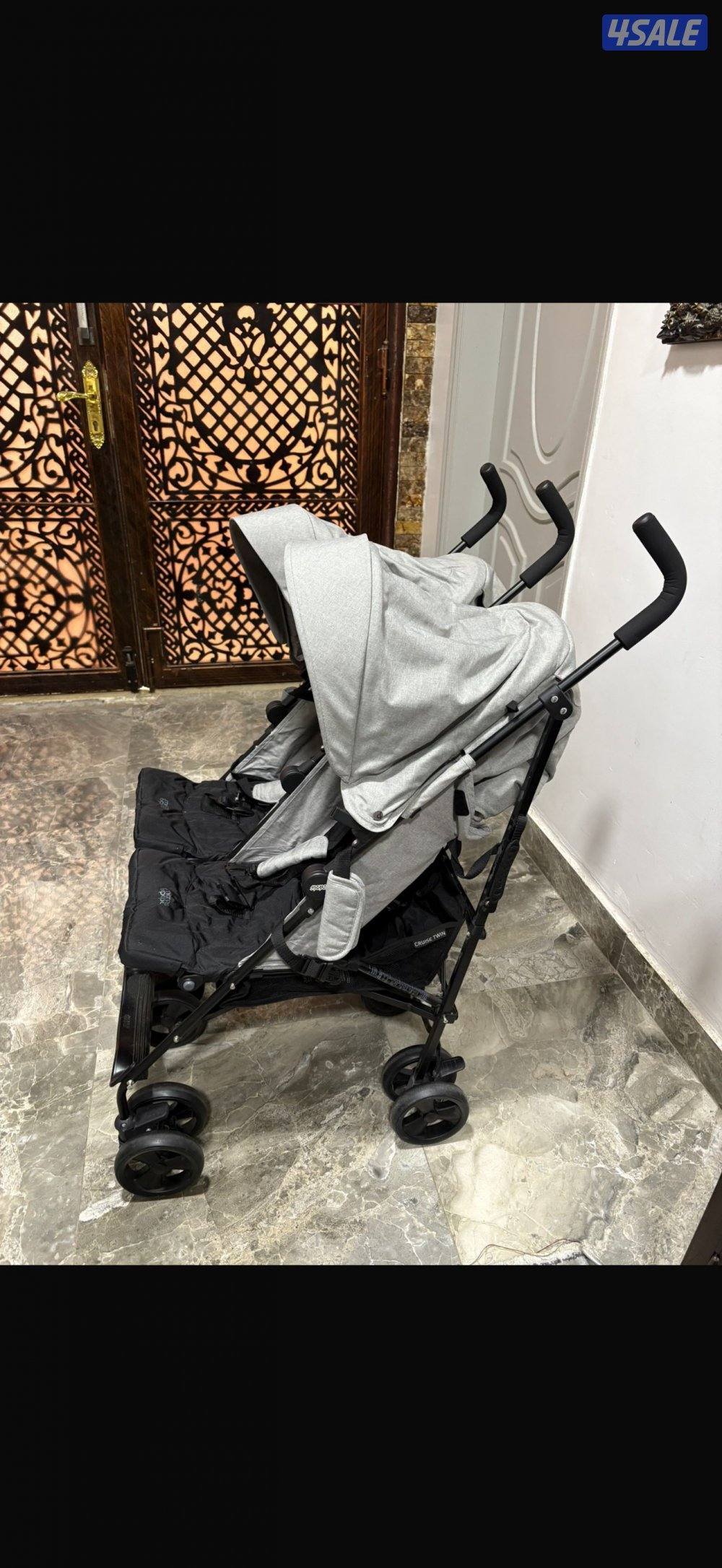 للبيع عربانه طفلين0