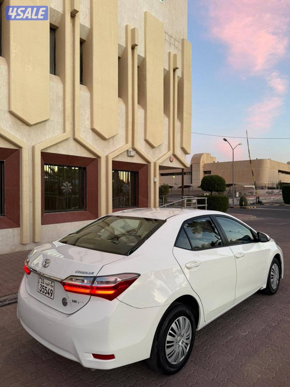 للبيع كورولا 2018 بحالة ممتازة جدا بيعة سريعة4