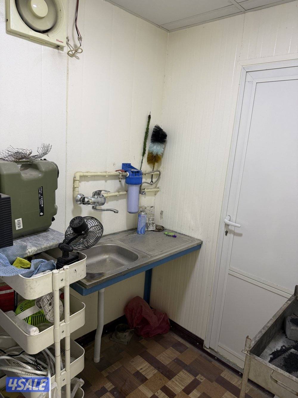 بحالة ممتازة ساندويش بانل  مقاس  4*6 فيها حمام ومطبخ تحضيري1