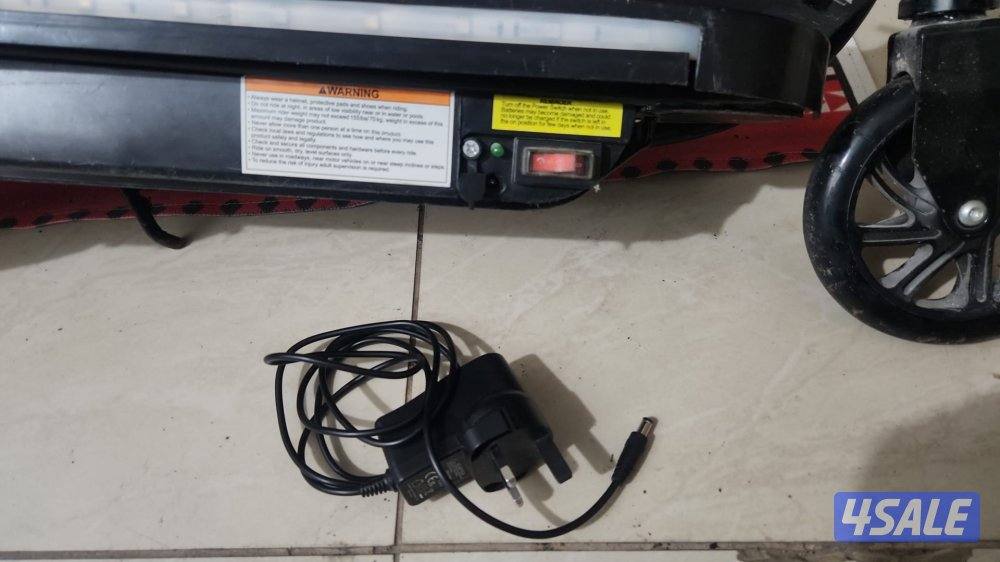 إسكوتر كهربائي بحالة ممتازة – عملي ومريح4