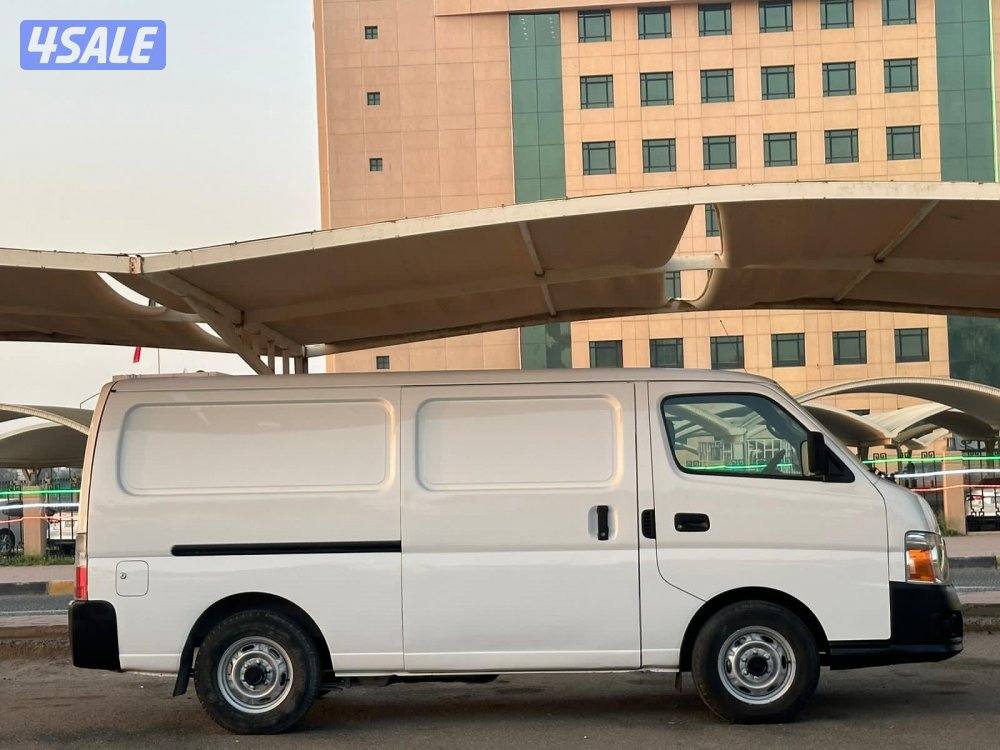 نيسان اورفان مقفل / 20083