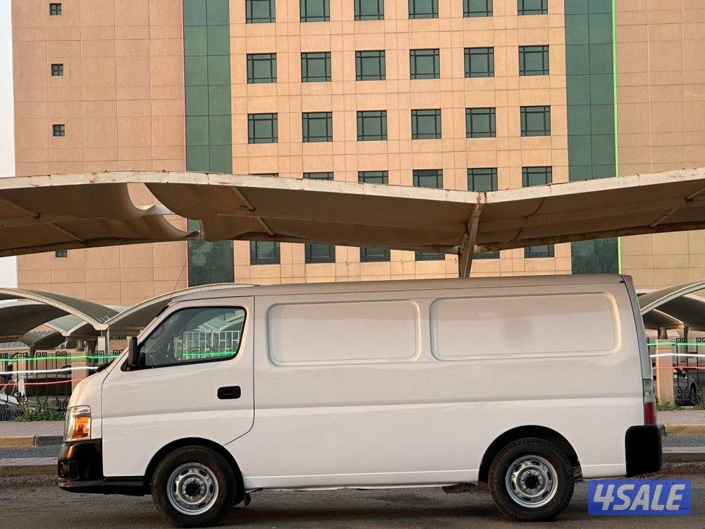 نيسان اورفان مقفل / 20084