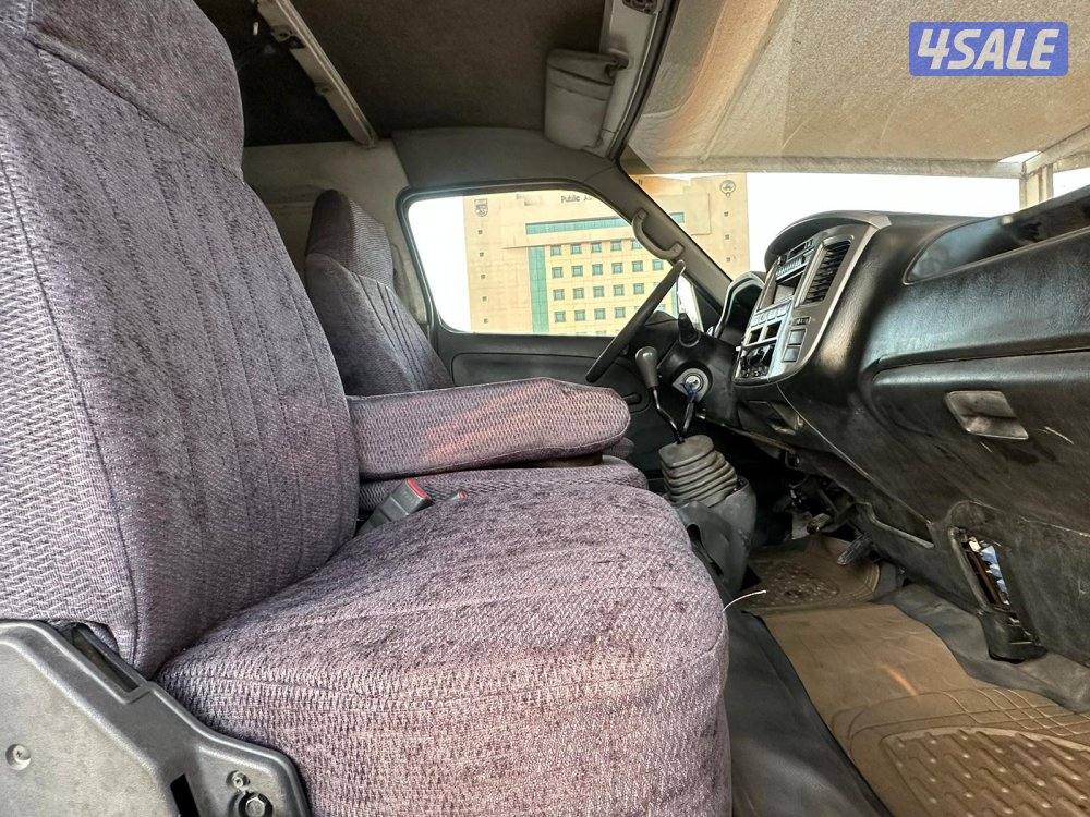 نيسان اورفان مقفل / 20089