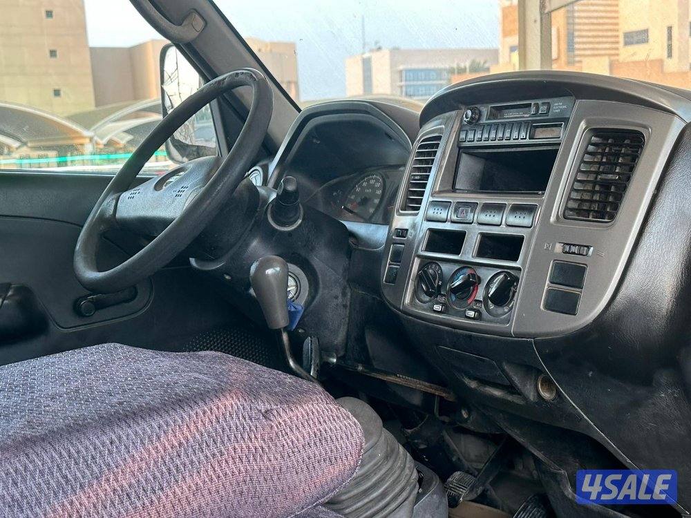 نيسان اورفان مقفل / 20088