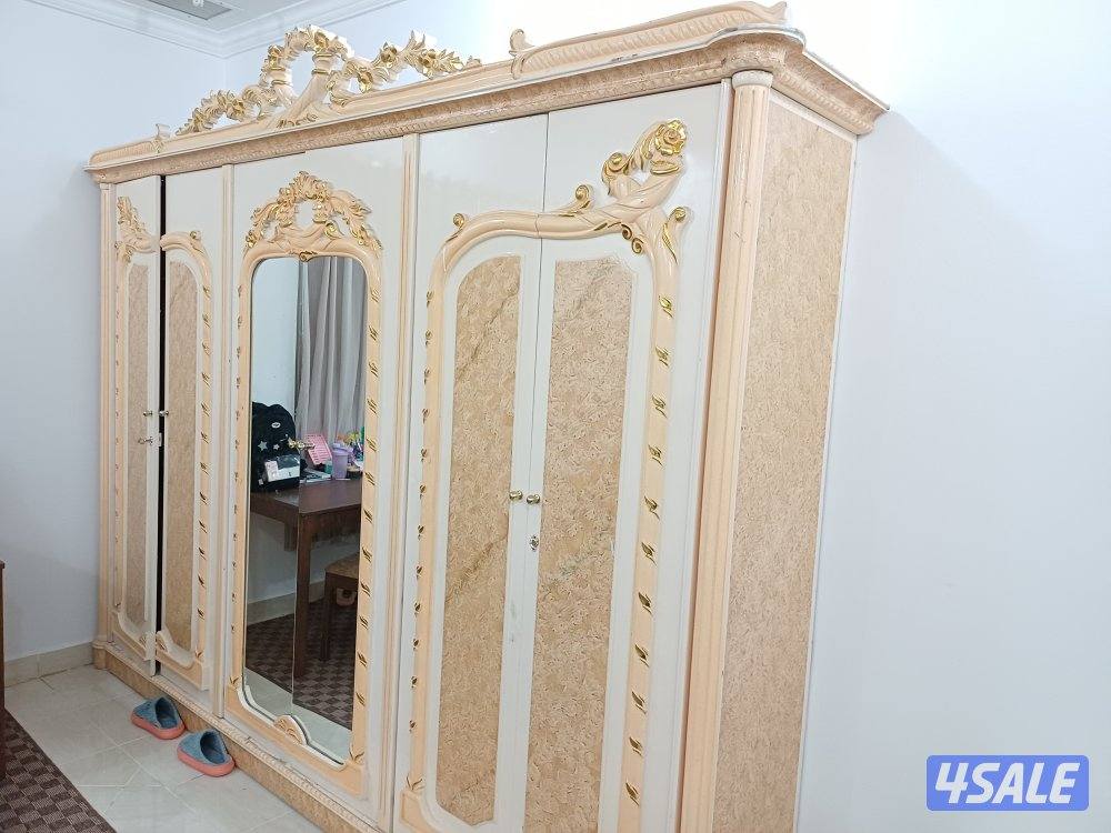 سرير عدد 2 مع ماترس لكل سرير
+ خزانة غرفة نوم +
ماترس نفر ونص0