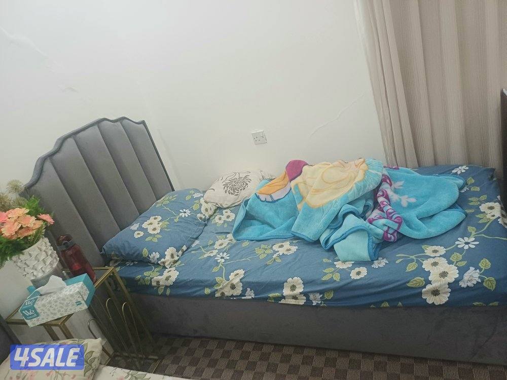 سرير عدد 2 مع ماترس لكل سرير
+ خزانة غرفة نوم +
ماترس نفر ونص1