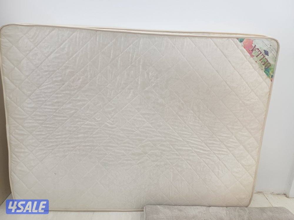 سرير عدد 2 مع ماترس لكل سرير
+ خزانة غرفة نوم +
ماترس نفر ونص2