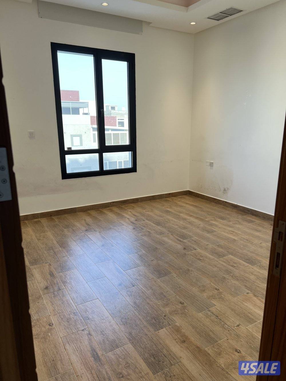 للإيجار شقة غرب عبدالله المبارك1