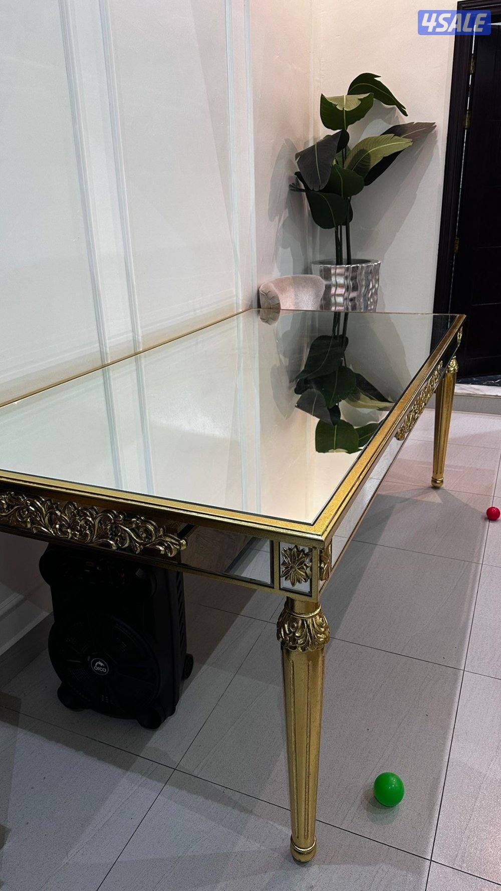 طاولة طعام0