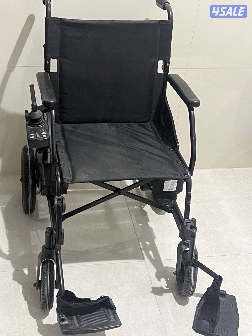كرسي كهربائي متحرك سعره جديد شاريه400دينار وبايعه بسعر رخيص 150دينار3