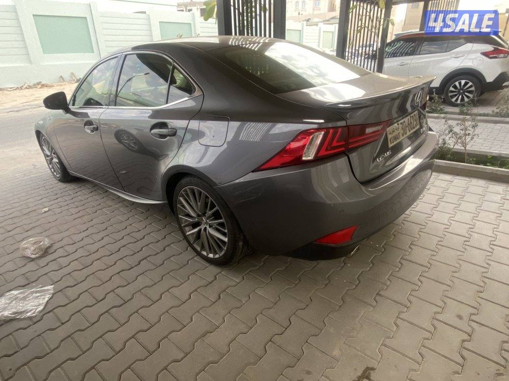 للبيع لكزس IS 250 موديل 20152