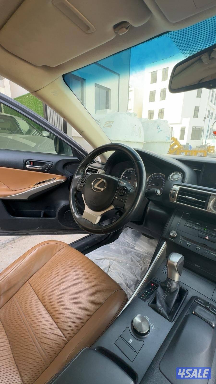 للبيع لكزس IS 250 موديل 20153