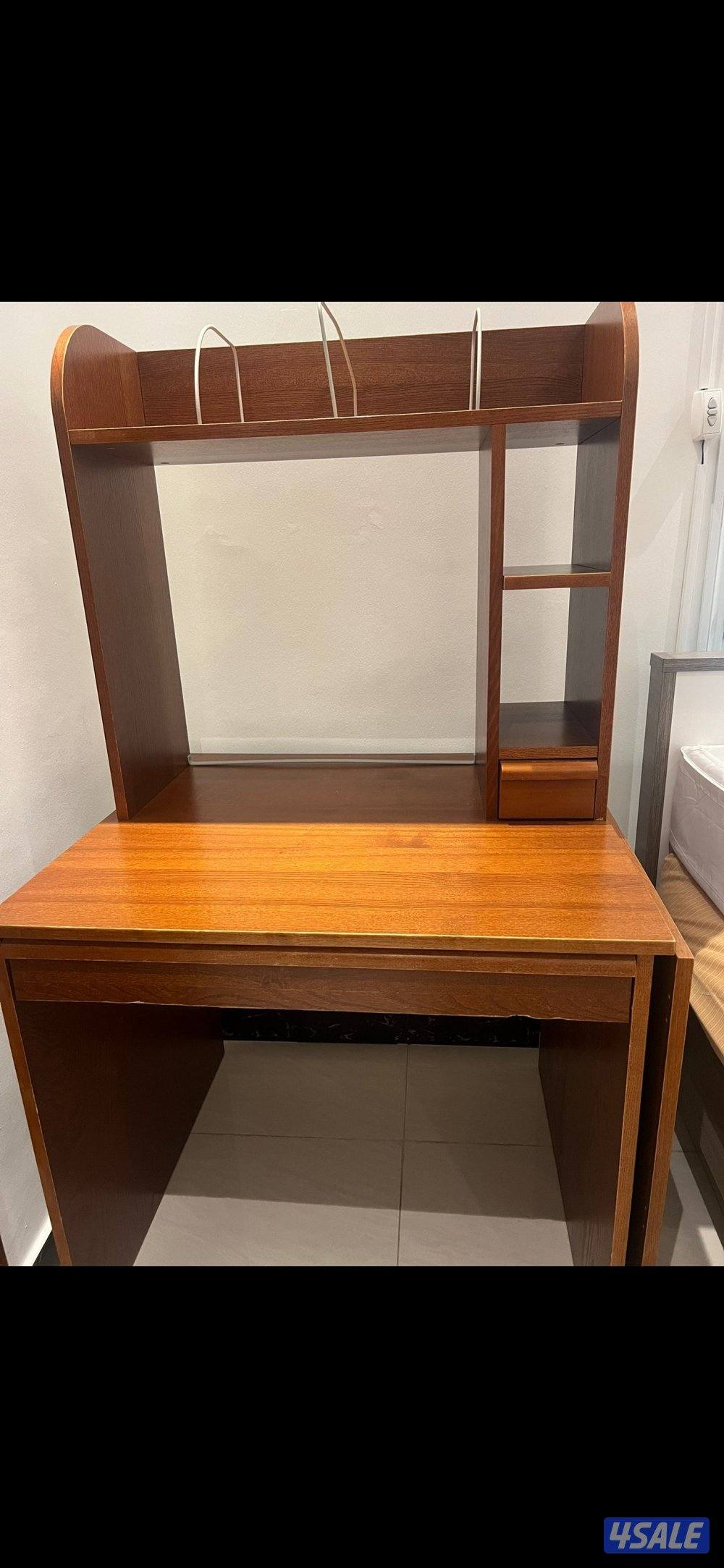 Desk has a side latch that opens making it wider1