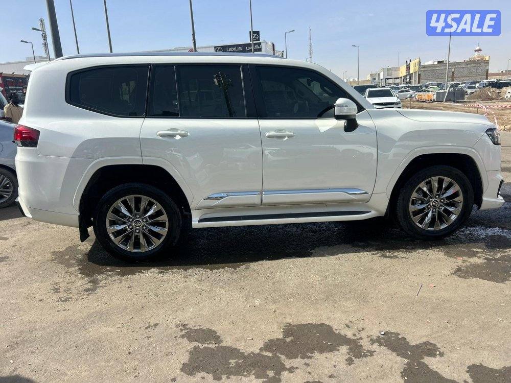تويوتا لاند كروزر GX.R AEROs  twin turbo.V6 موديل 2023 ماشى 74.000 k.m3