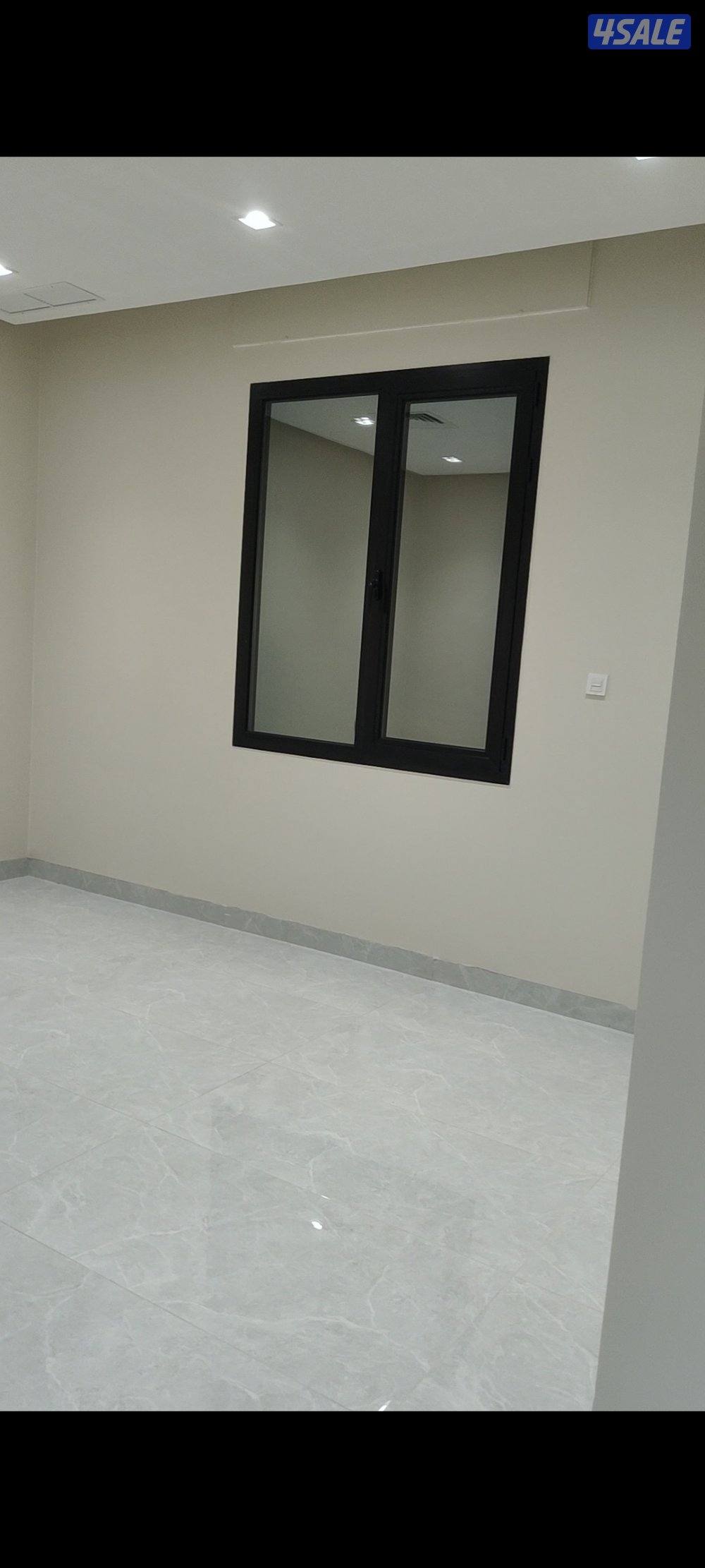 للإيجار شقتين  القسيمة سد
المطلاع N11
تتكون من 3 غرف نوم: منهم 
غرفة م0