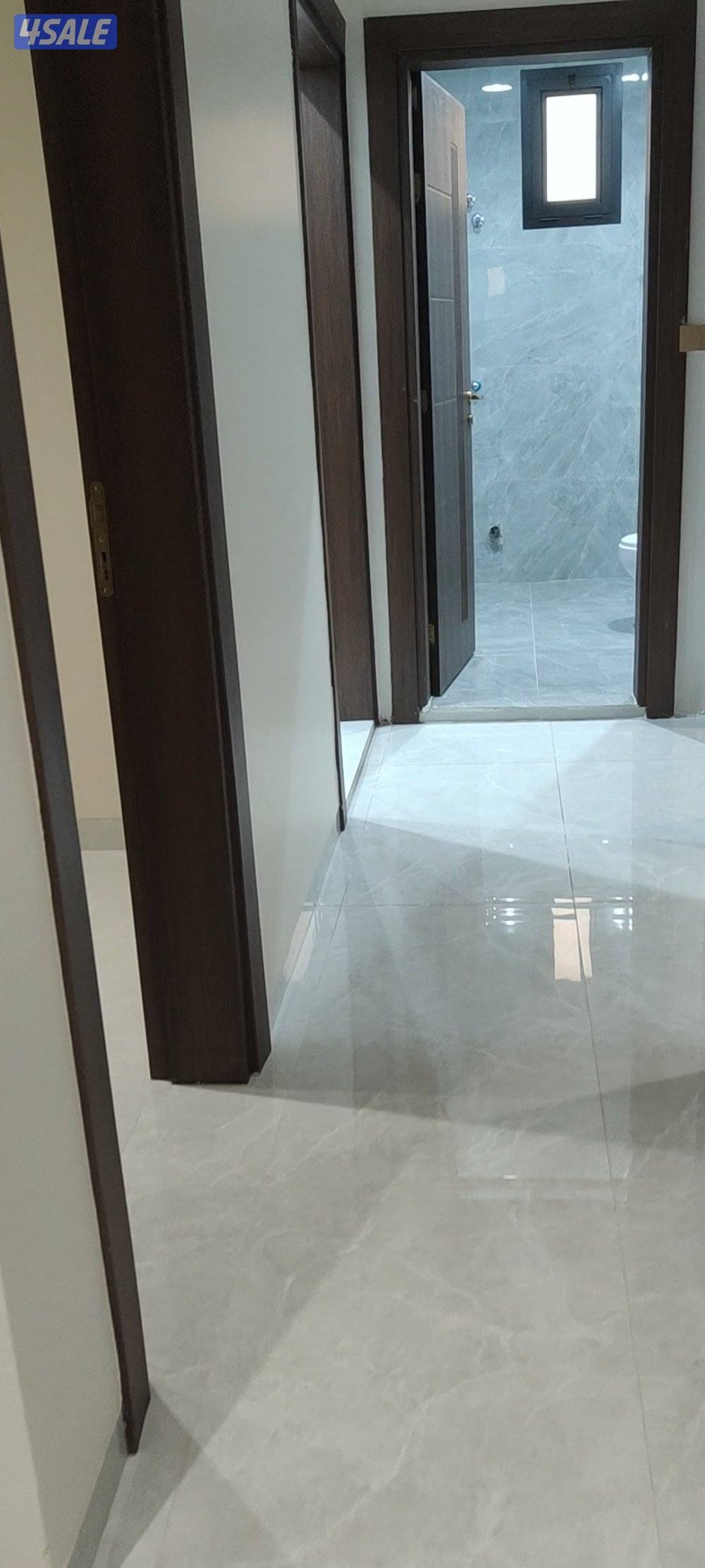 للإيجار شقتين  القسيمة سد
المطلاع N11
تتكون من 3 غرف نوم: منهم 
غرفة م2