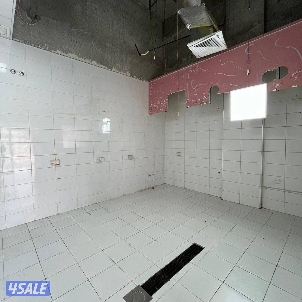 محل تجاري مع فترة سماح للإيجار في صباح السالم1