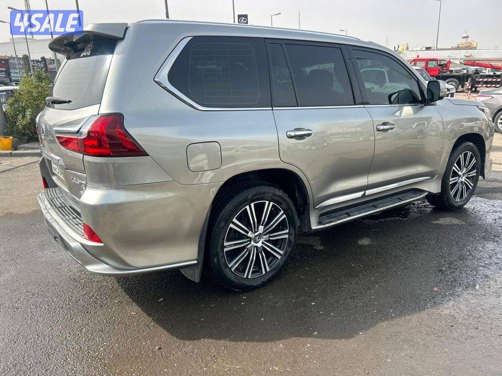 لكزس LX570 s موديل 2018 ماشى 413.000 k.m  وارد الساير .صبغ وكالة3