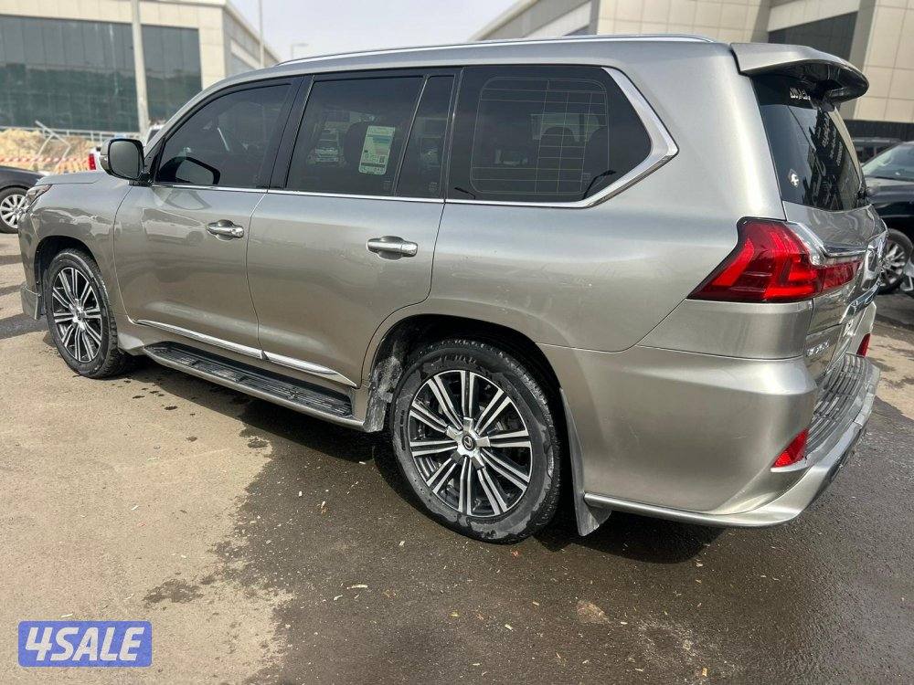 لكزس LX570 s موديل 2018 ماشى 413.000 k.m  وارد الساير .صبغ وكالة4