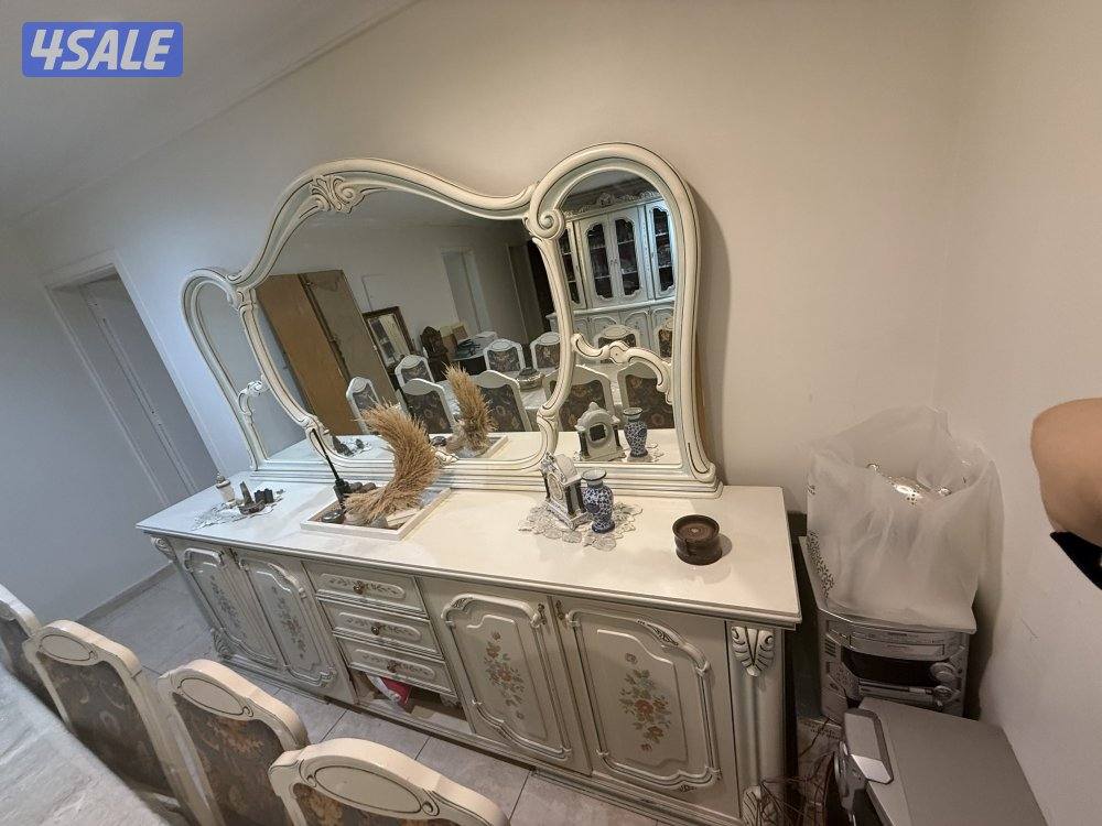 للبيع طاوله سفره ١٢ كرسي مع دريسوار انتيك صناعه أوروبيه1