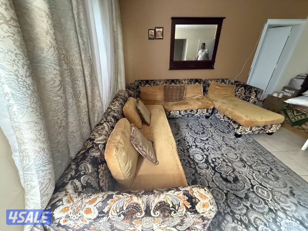 طقم كنب و مكتبه و تسريحه مع مرايه ٢ كومودينه5