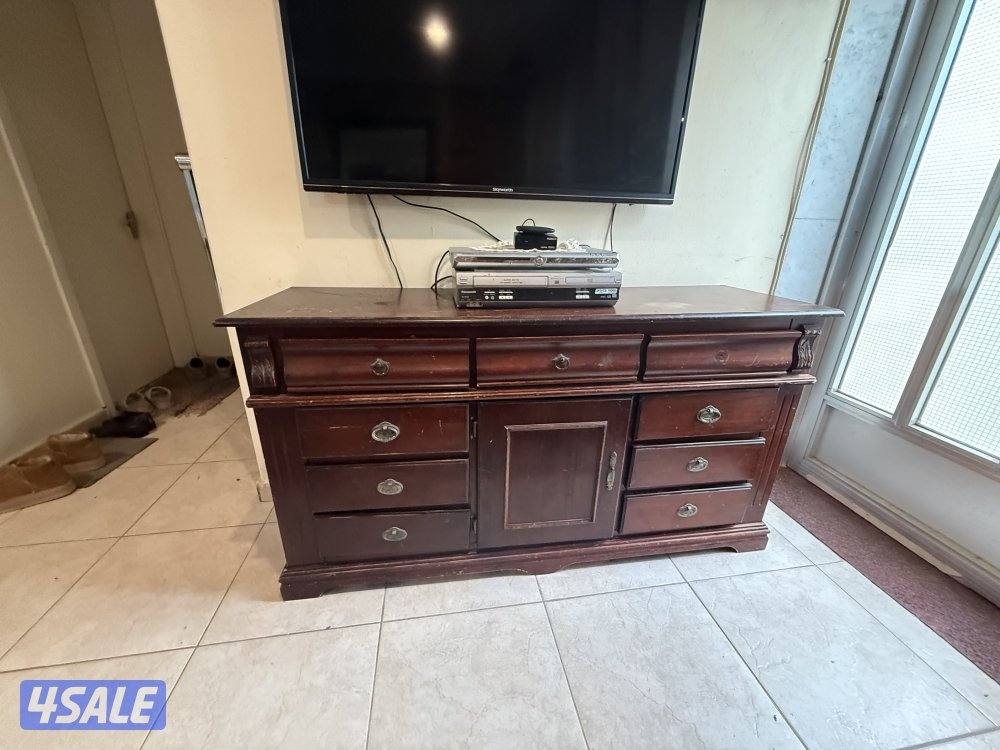 طقم كنب و مكتبه و تسريحه مع مرايه ٢ كومودينه10