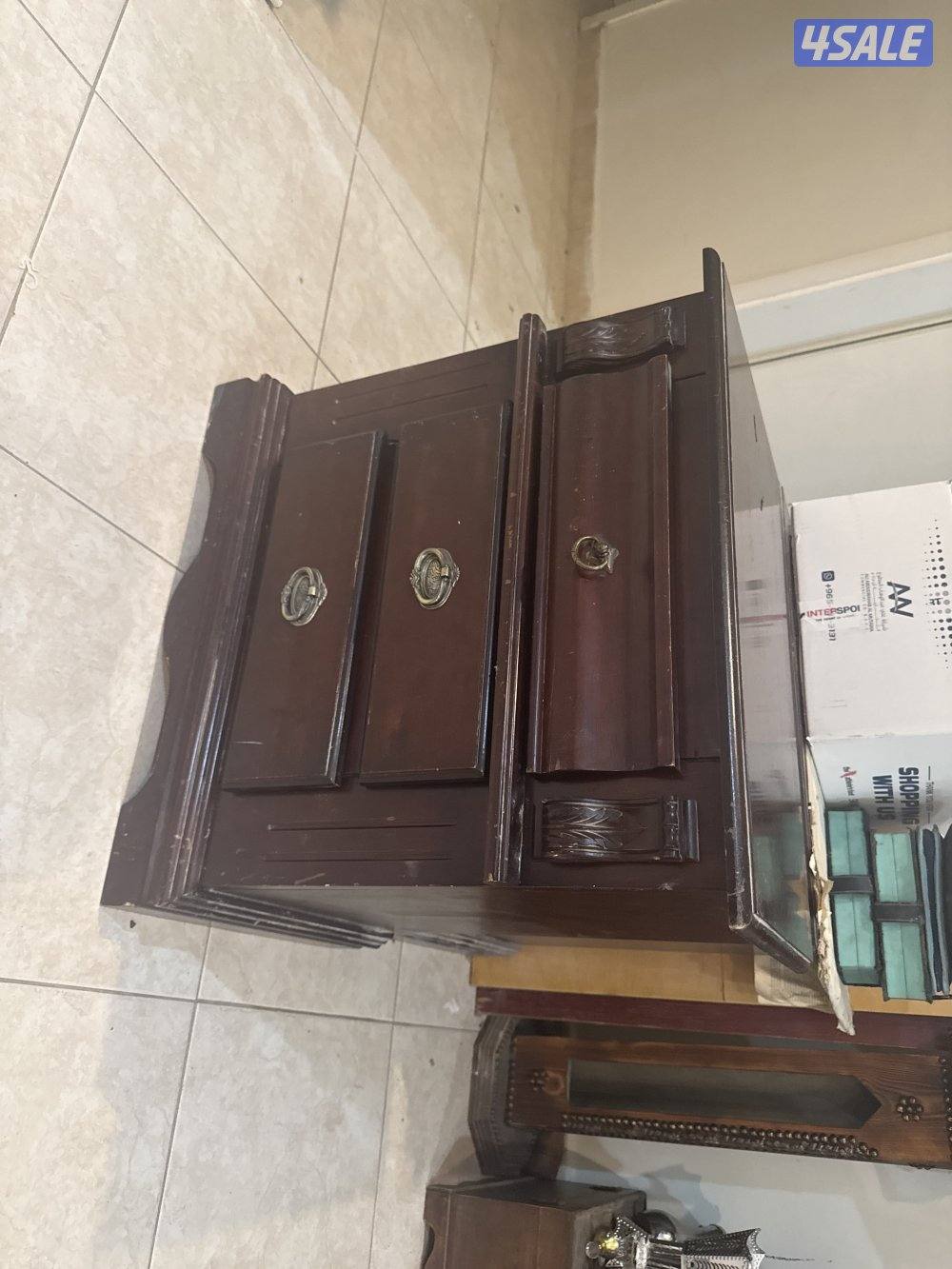 طقم كنب و مكتبه و تسريحه مع مرايه ٢ كومودينه11