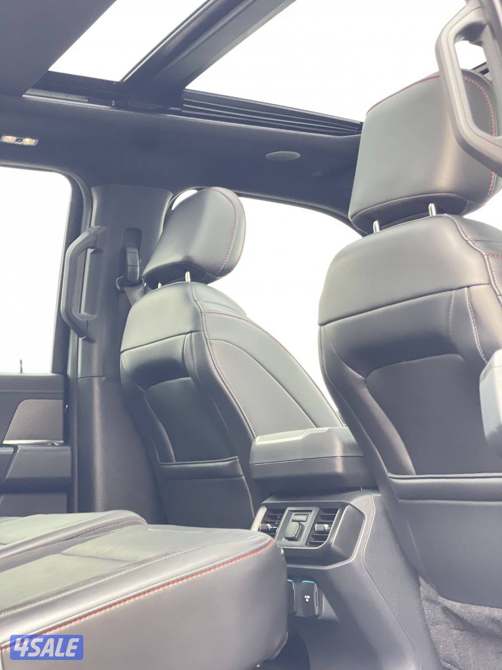 للبيع رابتر  35 موديل 2025 الغانم عداد 11 الف صبغ الوكالة تحت الكفالة12