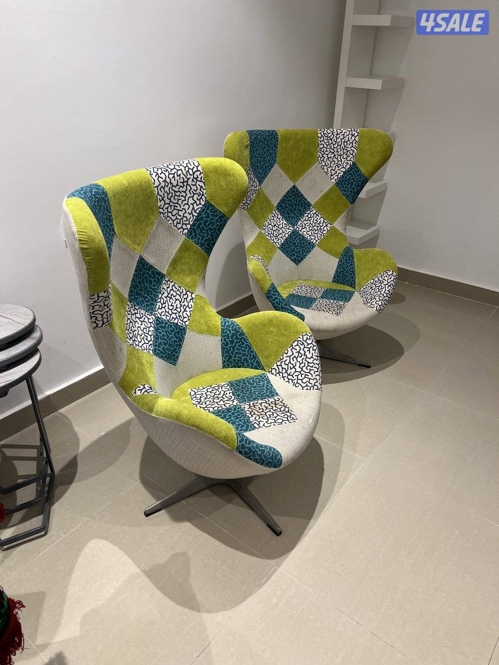 للبيع كرسييين بحاله شبه جديده ب٣٠1