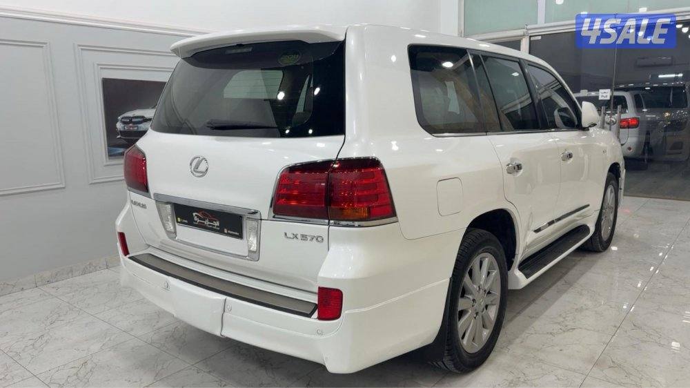 للبيع جيب لكزس 20113