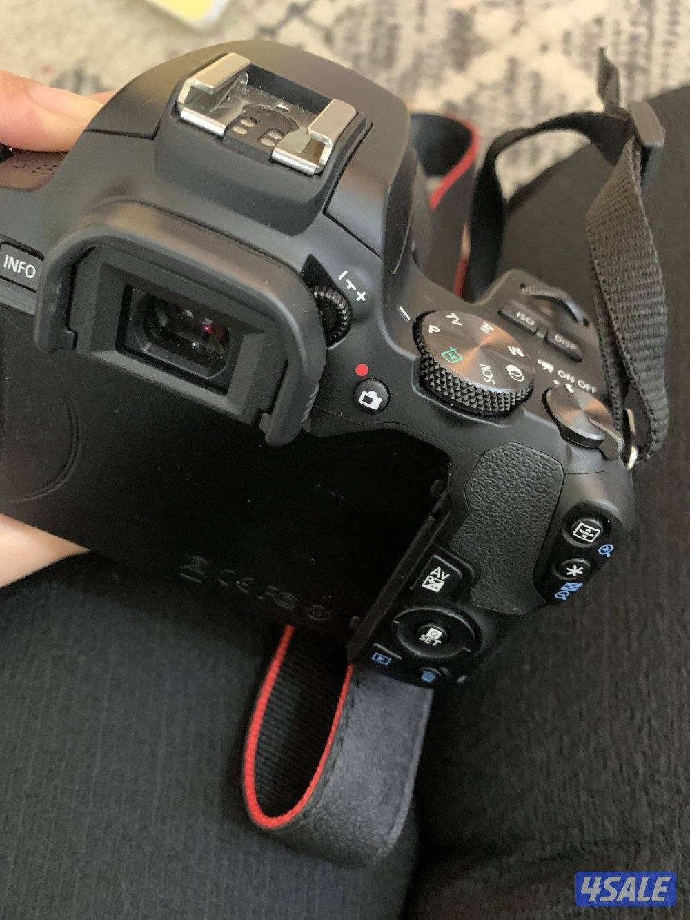 كاميرا كانون جديده مو مستعملة مع كل اغراضها وعدساتها0