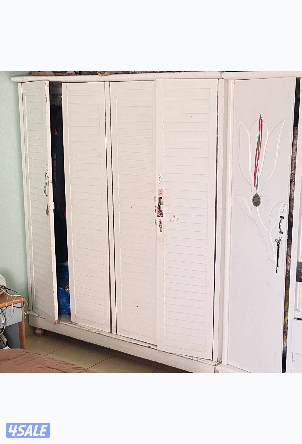 للبيع غرفه نوم نفر كمدينه وكبت وسرير ب١٠0