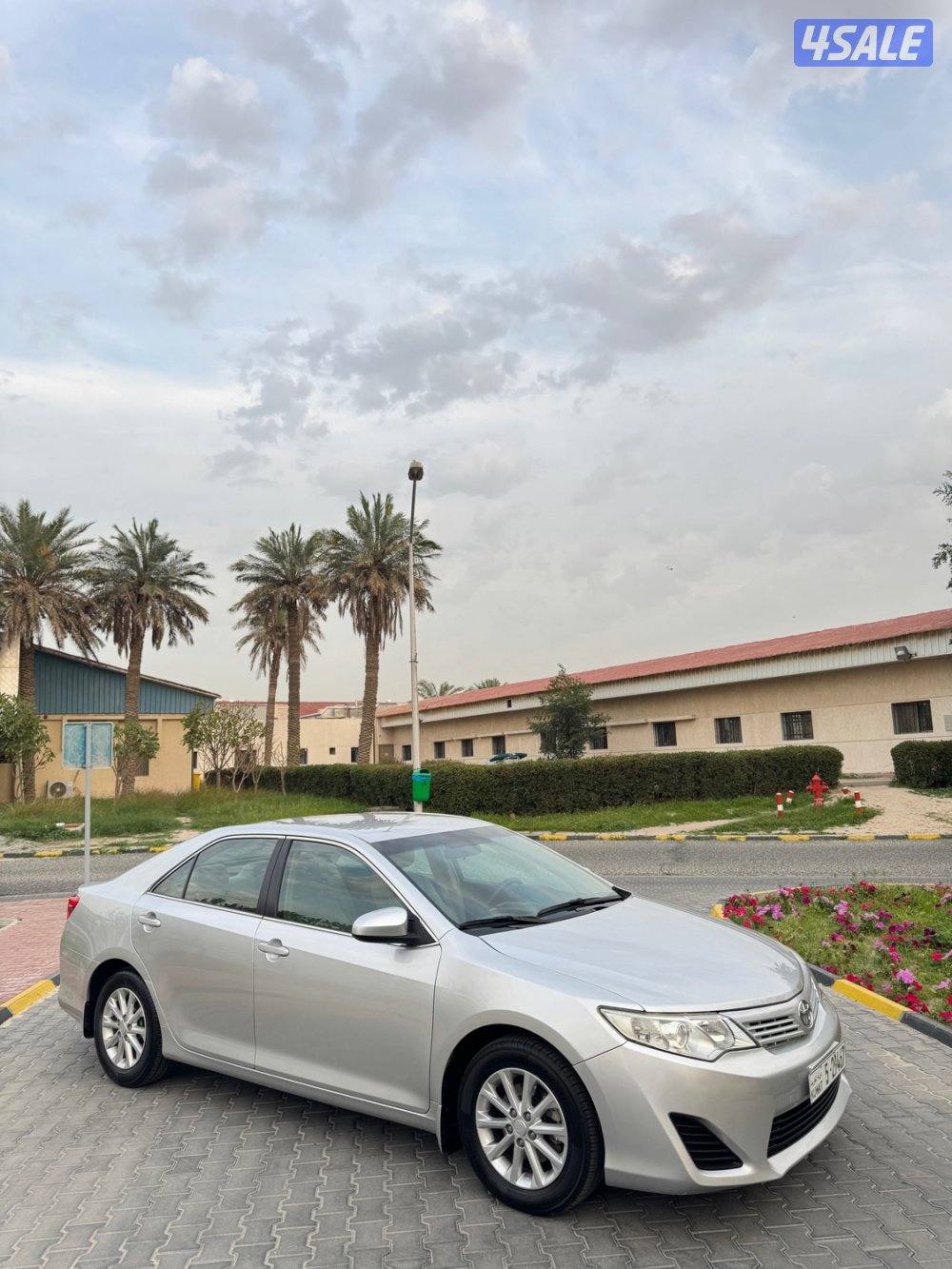 للبيع تويوتا كامري 2015 ماشي 93 الف بحالة الوكالة0