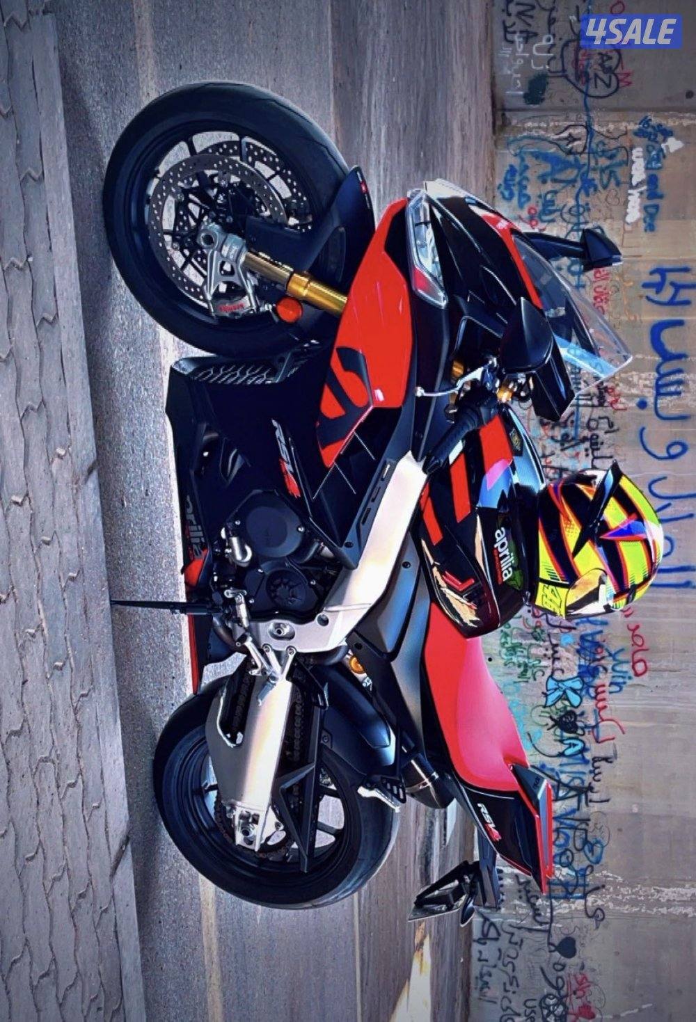 Aprilia RSV4 1100 factory2
