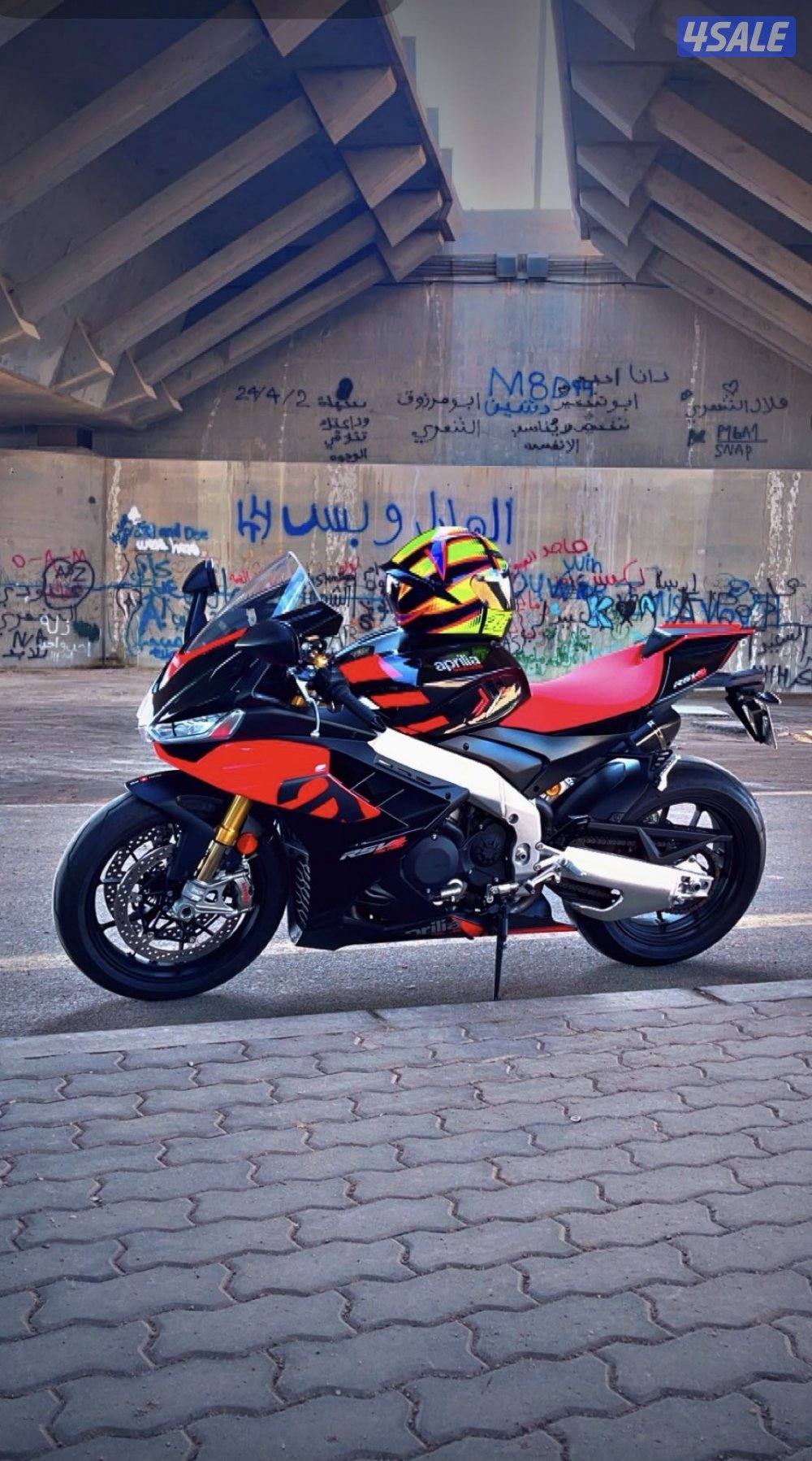 Aprilia RSV4 1100 factory3