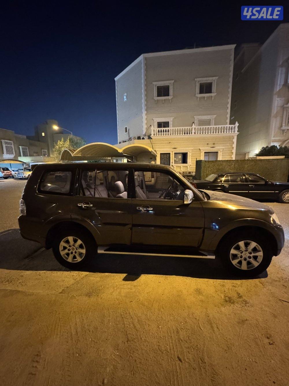 للبيع باجيرو ماشي 140 الف3