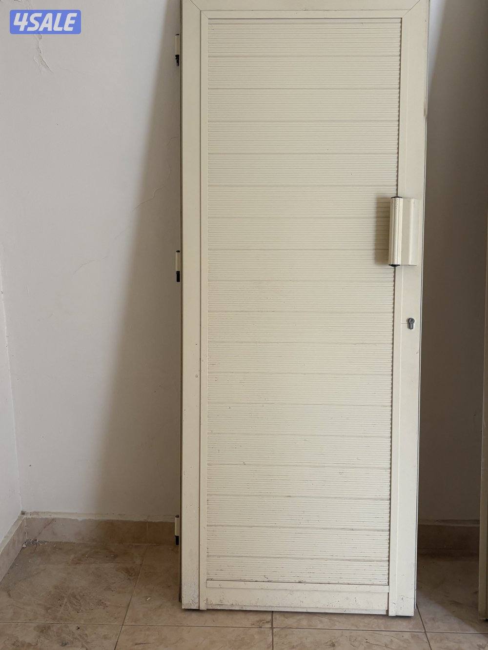 للبيع غرفة نووم وباب الالمينيوم وثريات1