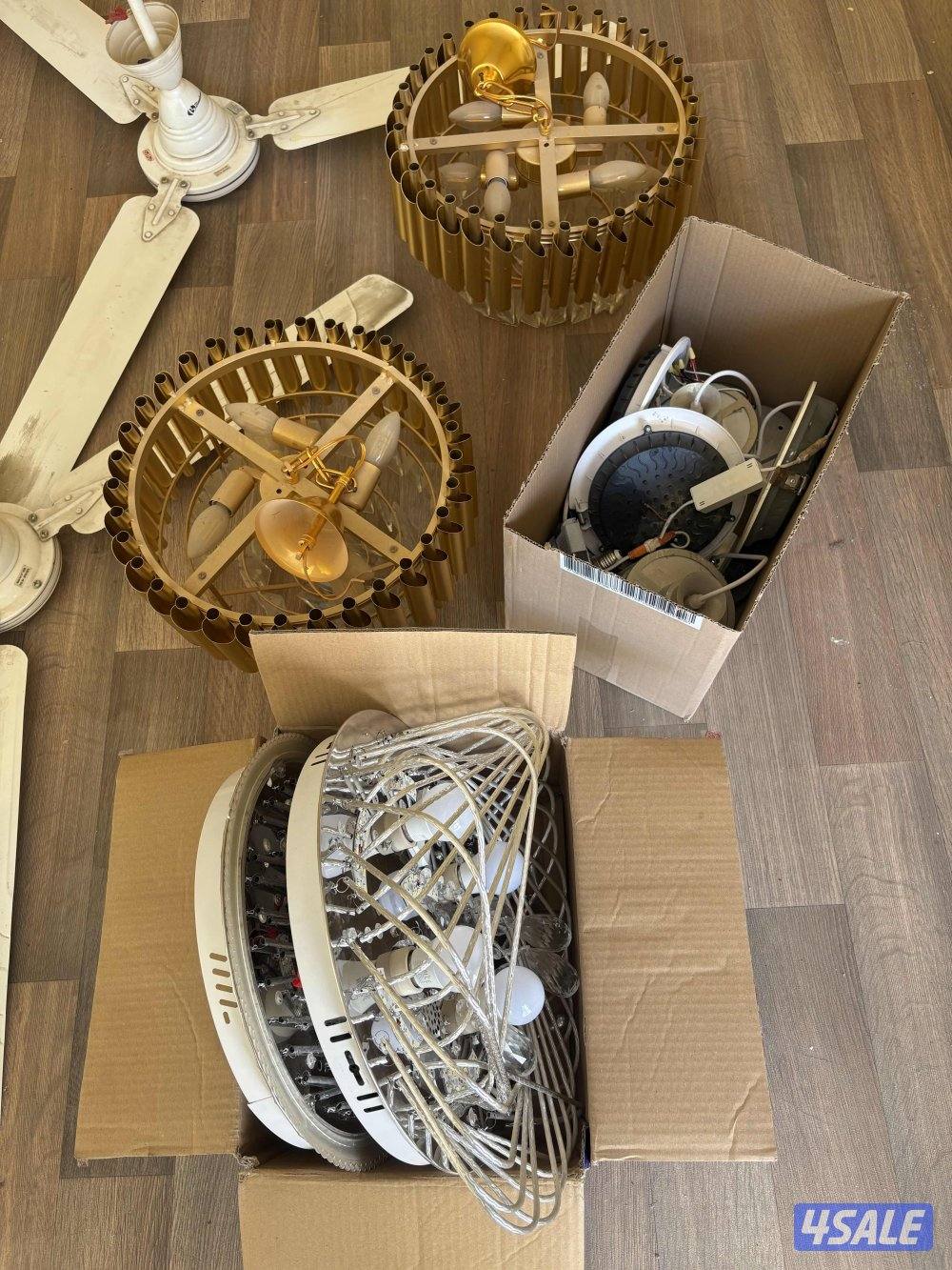 للبيع غرفة نووم وباب الالمينيوم وثريات3