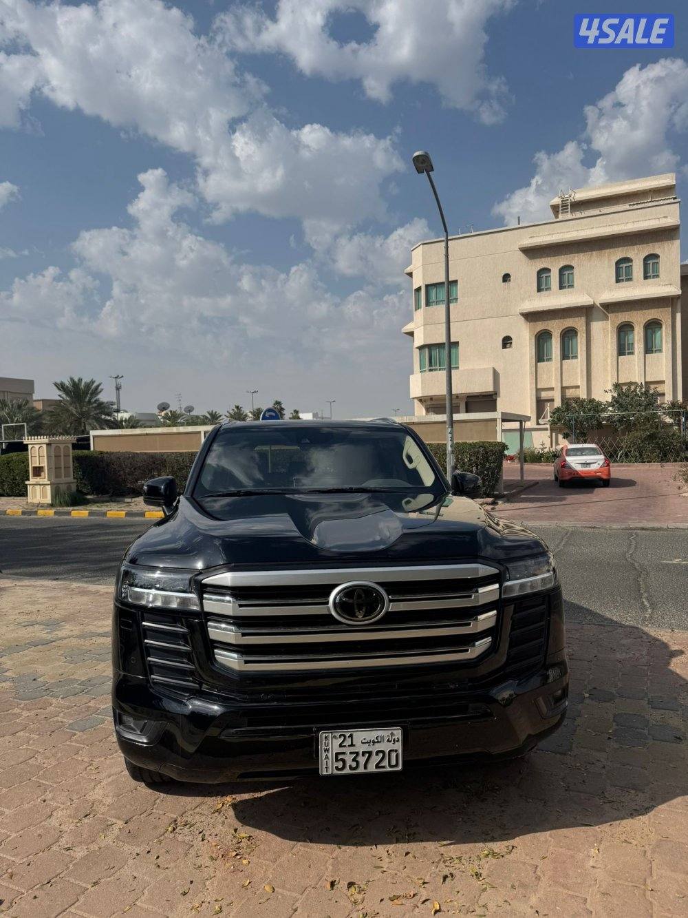 للبيع لاند كروز GX.R اسود0