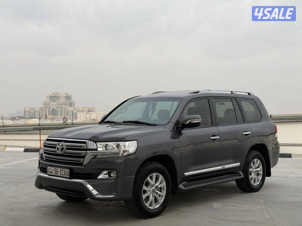 لاند كروزر GX.R ثمانيه سلندر موديل 2018 صبغ الوكاله سيرفس وكاله نظيف0