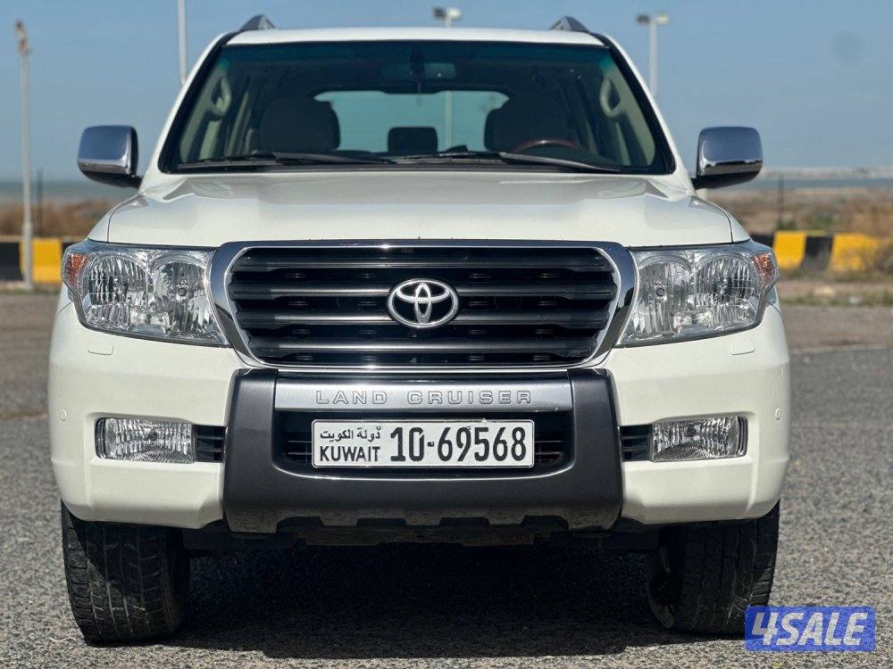 للبيع لاندكروزر GXR v8 وارد الوكالة الساير2