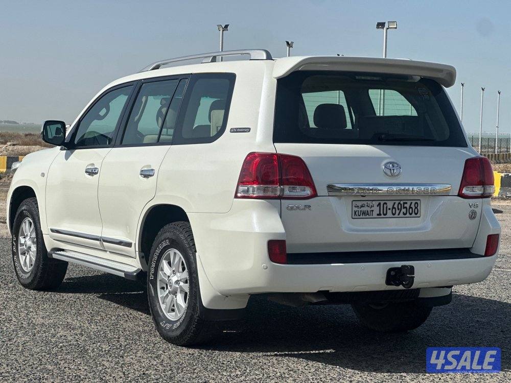 للبيع لاندكروزر GXR v8 وارد الوكالة الساير3