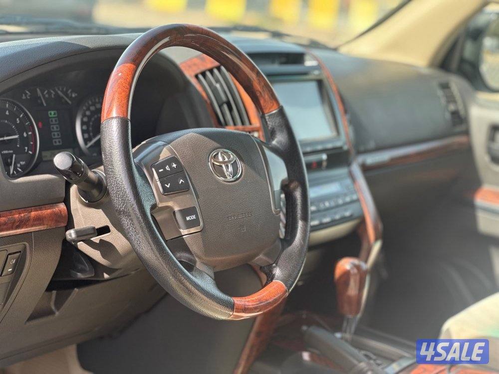 للبيع لاندكروزر GXR v8 وارد الوكالة الساير7