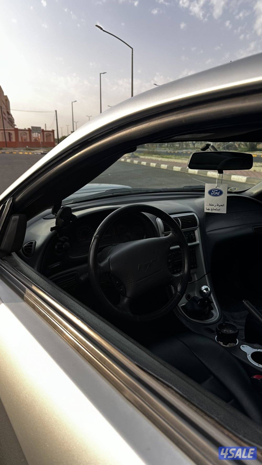 للبيع موستنق ٢٠٠٤1