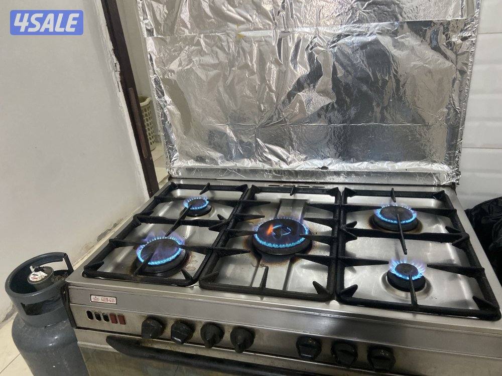 للبيع فرن ايطالي قليم قاز مقاس 90/60 نظيف شبه جديد0