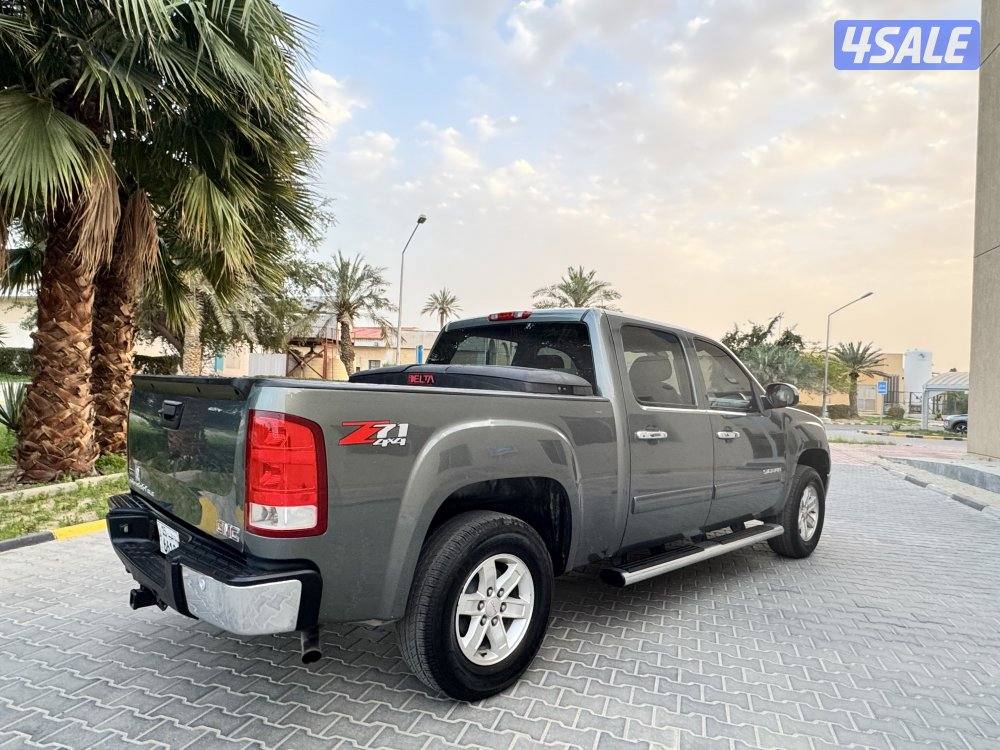 للبيع وانيت جمس سيرا غماره ونص Z71 موديل 20111