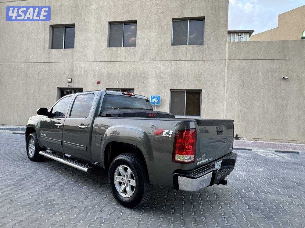 للبيع وانيت جمس سيرا غماره ونص Z71 موديل 20113