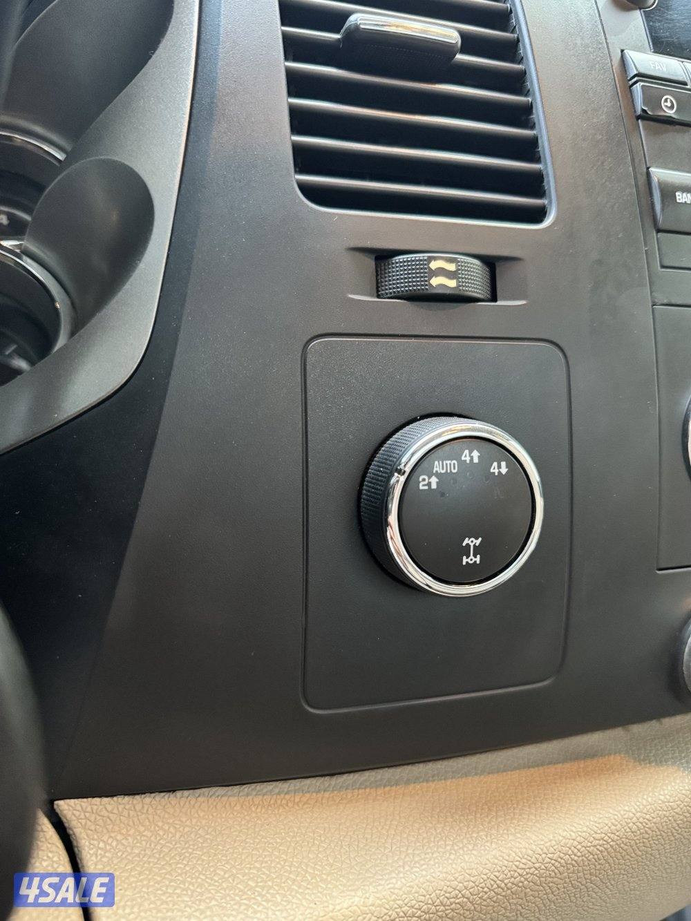 للبيع وانيت جمس سيرا غماره ونص Z71 موديل 20117